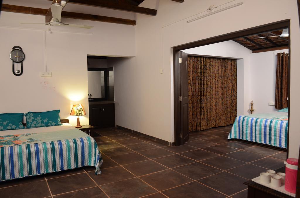 Beachfront Villas Ganpatipule Room photo