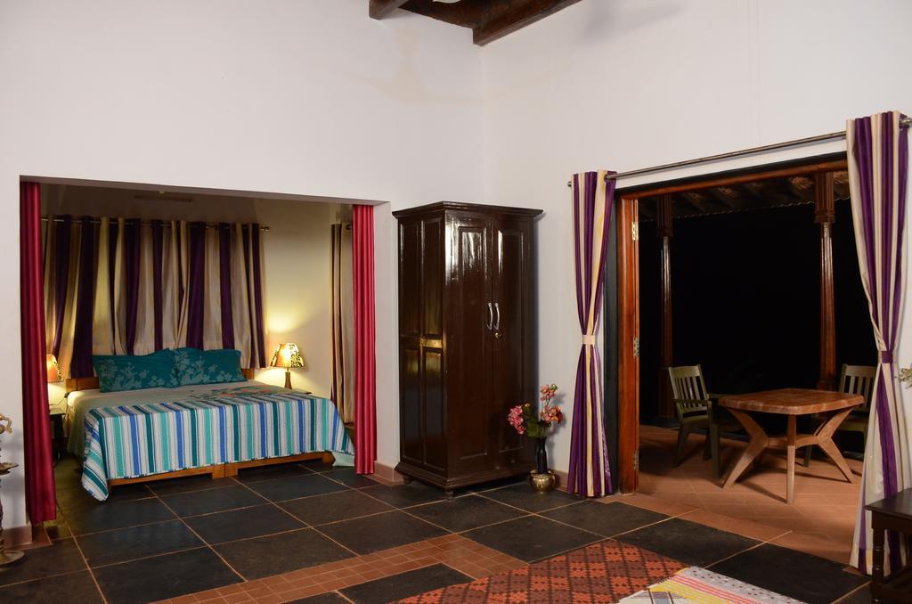 Beachfront Villas Ganpatipule Room photo